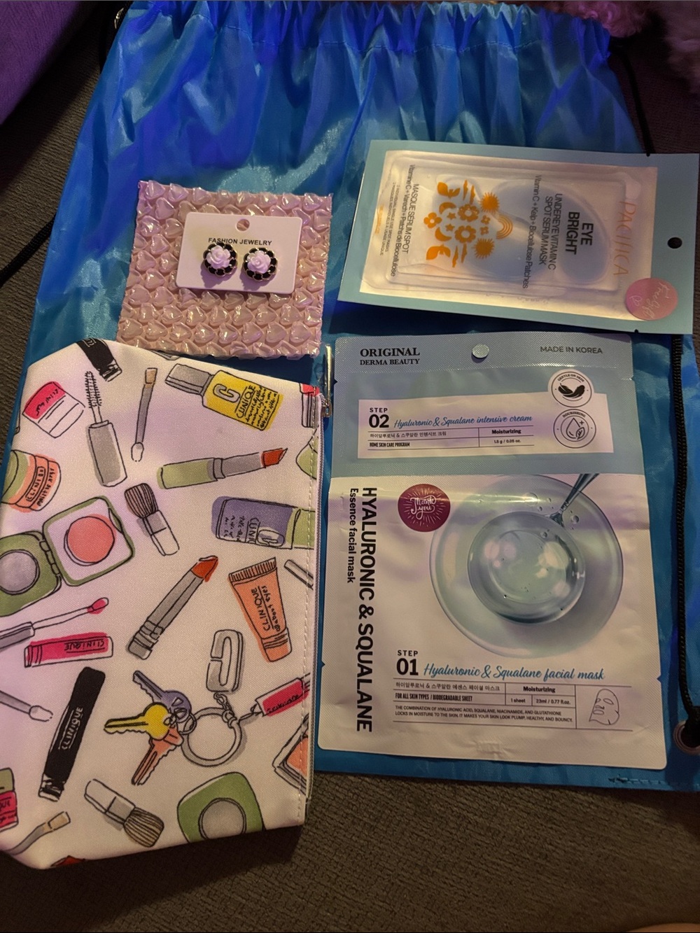 Clinique Makeup Print Pouch in White with Skincare Sheet Masks clinic bag
